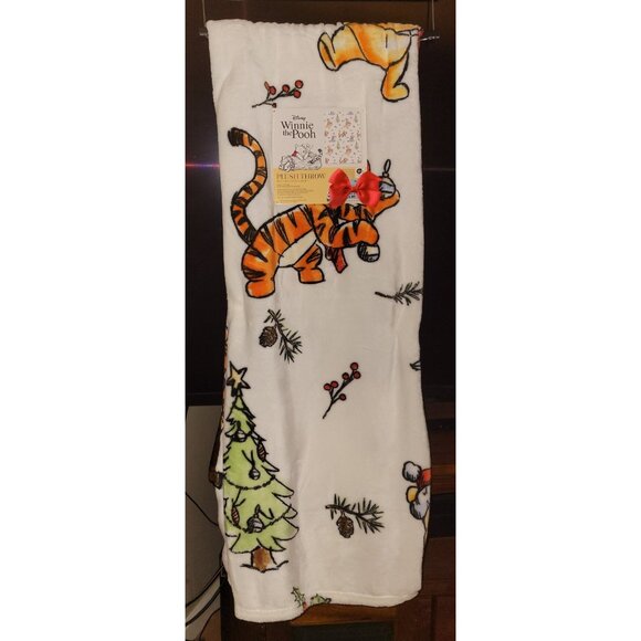 Burlington Viral Winnie the Pooh Christmas Blanket 50 x 70  Brand New! - Picture 1 of 3